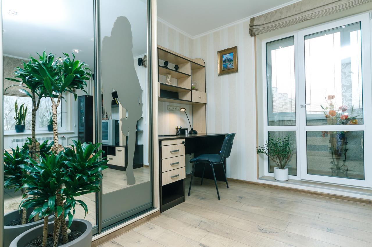 Apartment On Sevastopolska Square เคียฟ ภายนอก รูปภาพ