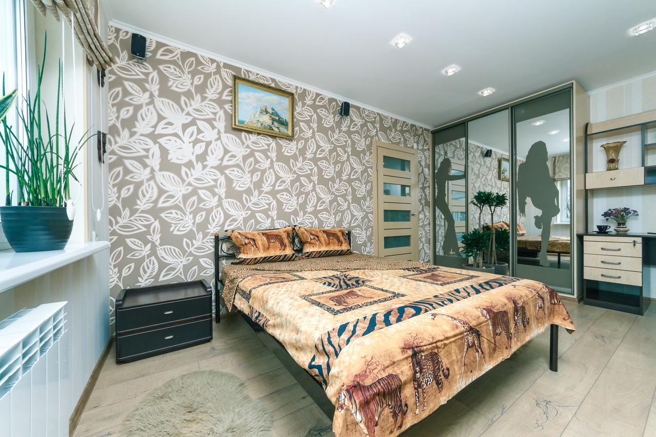 Apartment On Sevastopolska Square เคียฟ ภายนอก รูปภาพ